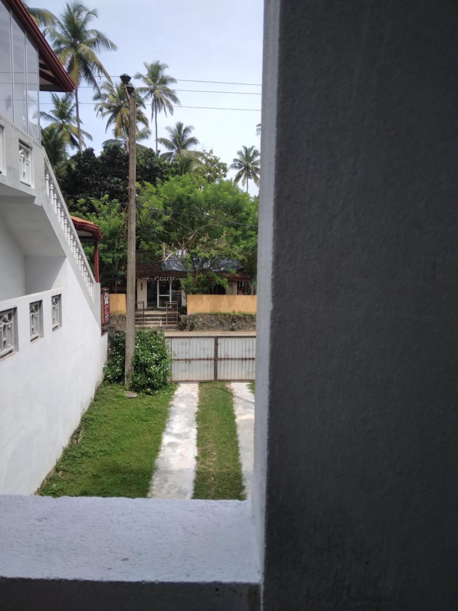 Sunray Rest - Beach View Homestay Mirissa Kültér fotó