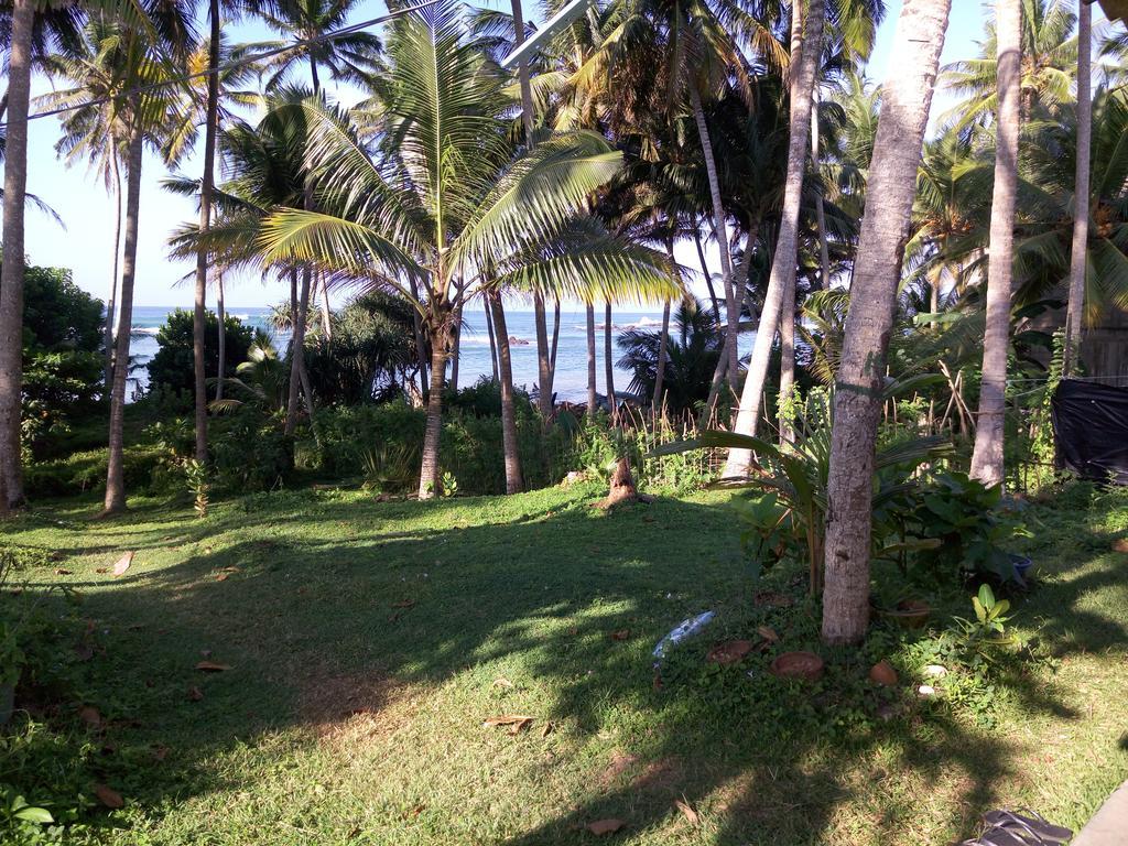 Sunray Rest - Beach View Homestay Mirissa Kültér fotó
