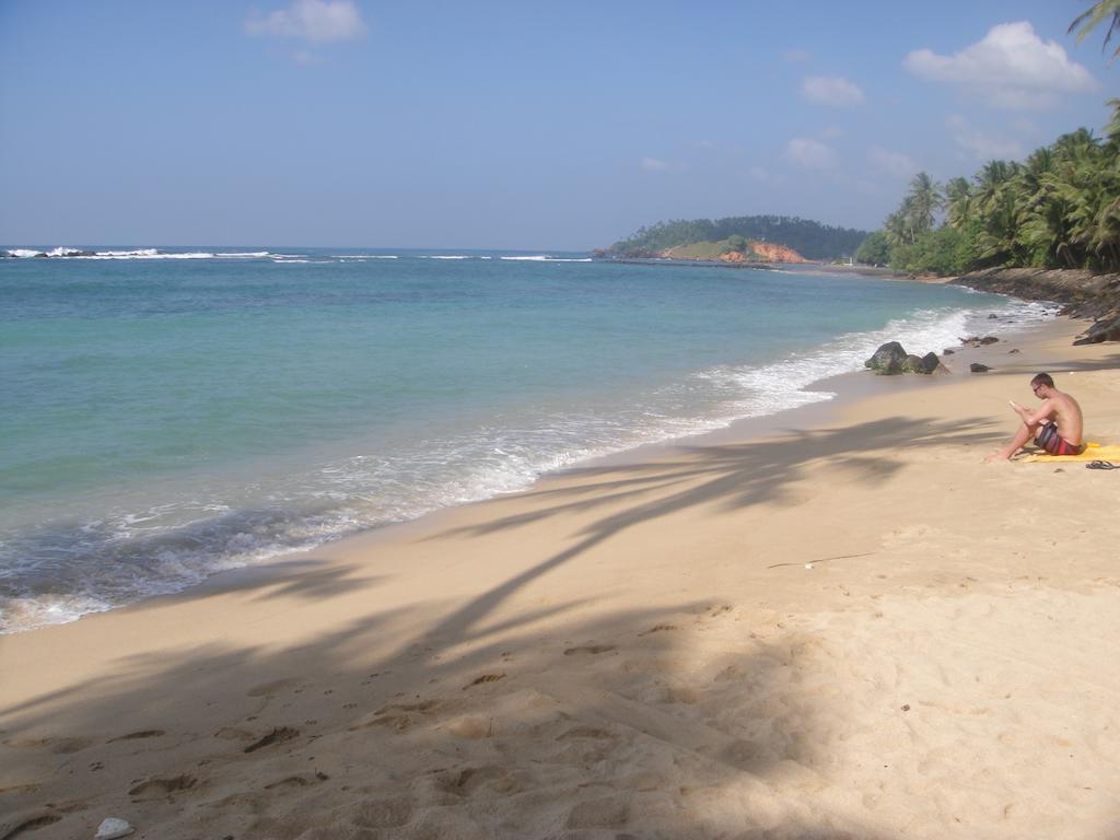 Sunray Rest - Beach View Homestay Mirissa Kültér fotó