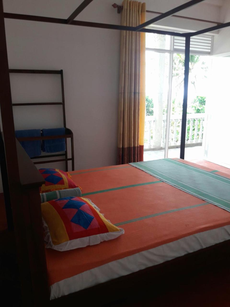 Sunray Rest - Beach View Homestay Mirissa Kültér fotó