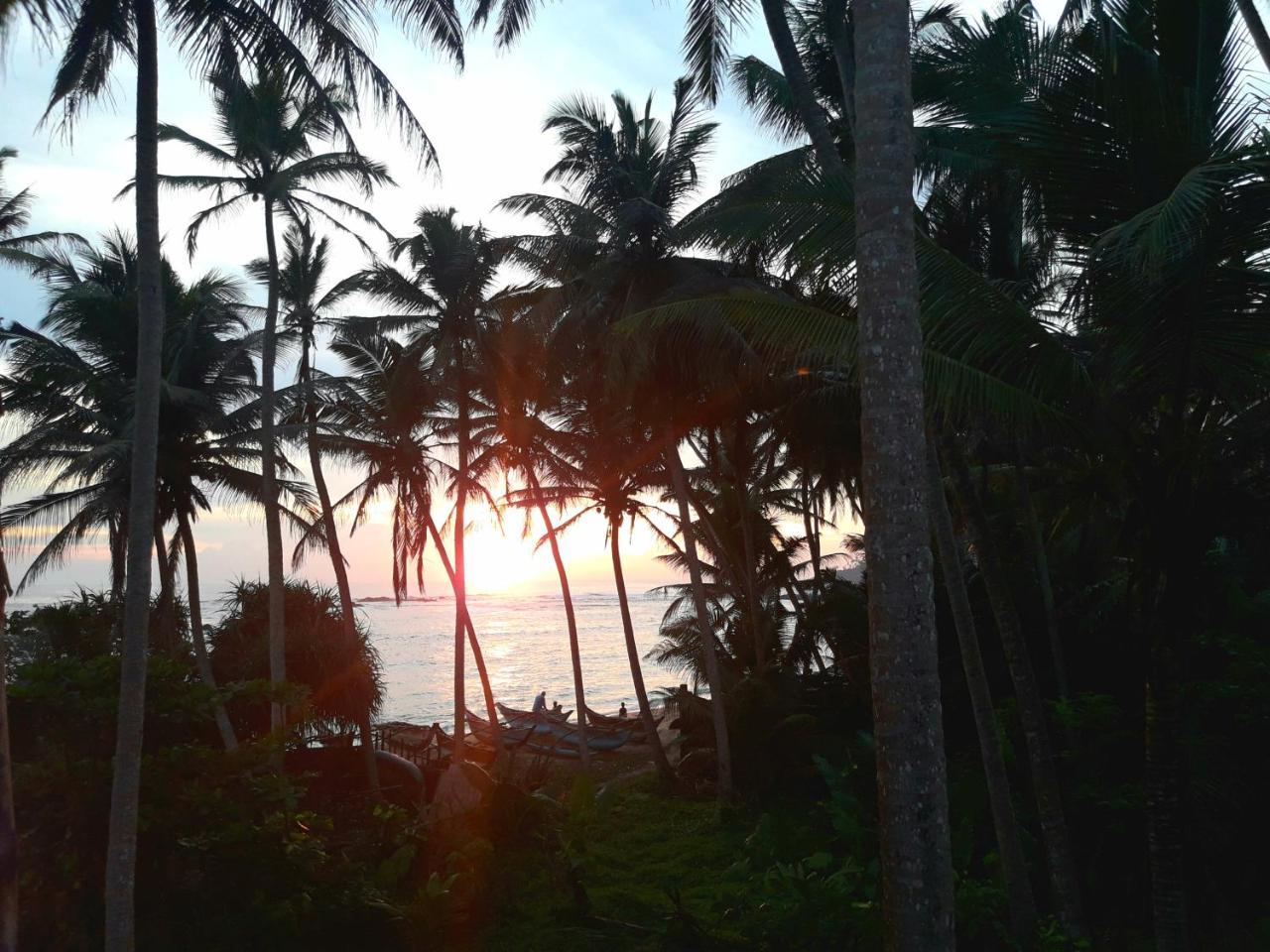 Sunray Rest - Beach View Homestay Mirissa Kültér fotó